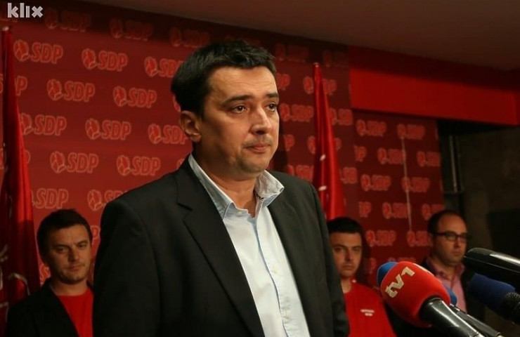 Džino: "Satisfakciju za dugogodišnju stranačku lojalnost Hadžiomerović je dočekao prošle godine kada je imenovan za direktora javnog preduzeća "Sarajevo".